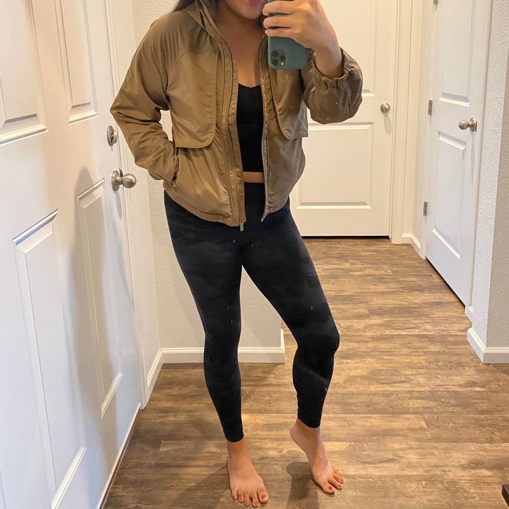 Lululemon Always Effortless Jacket Army Green - Picture 3 of 10